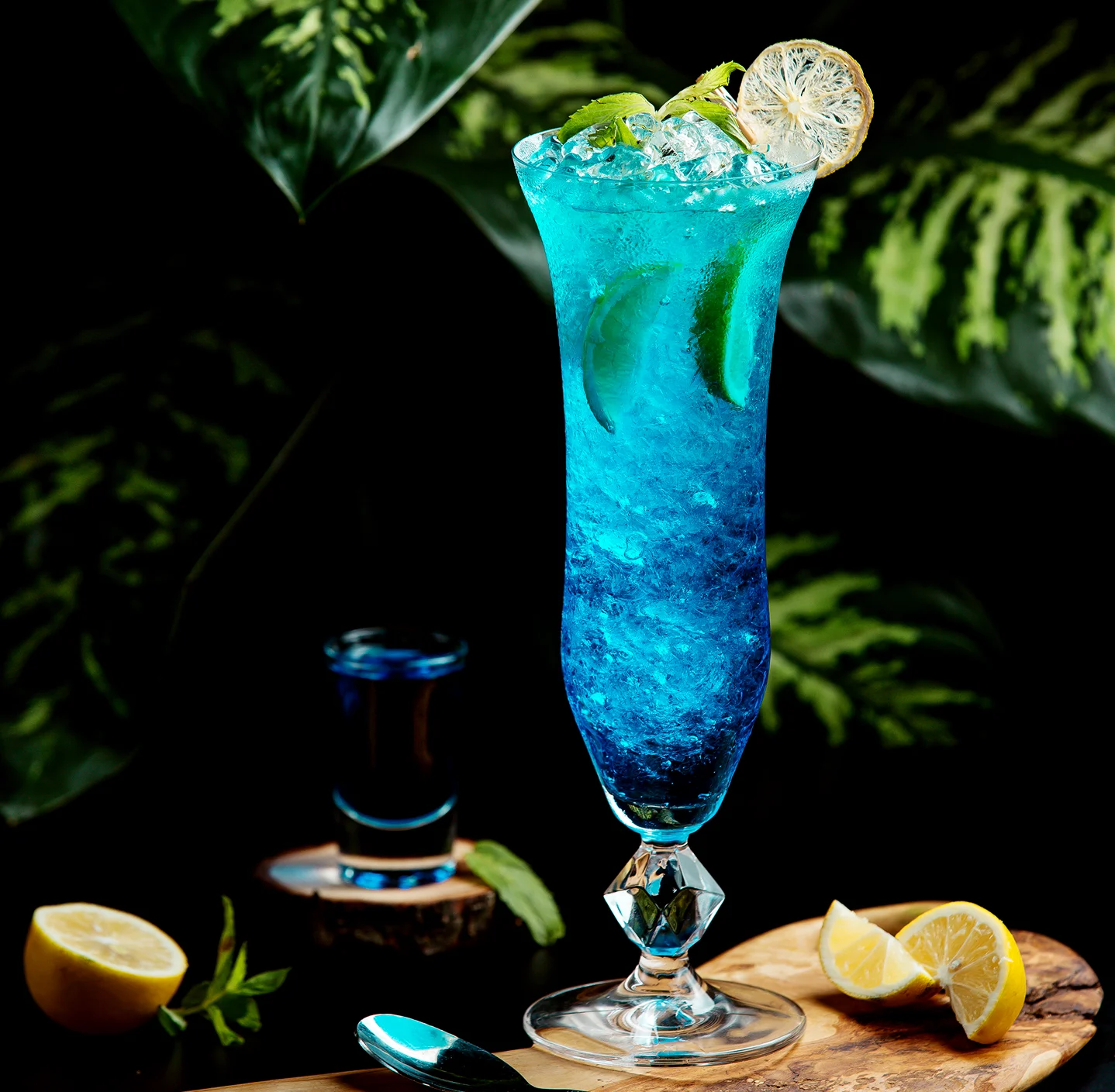 Crown Jewel cocktail with shimmer and smoke